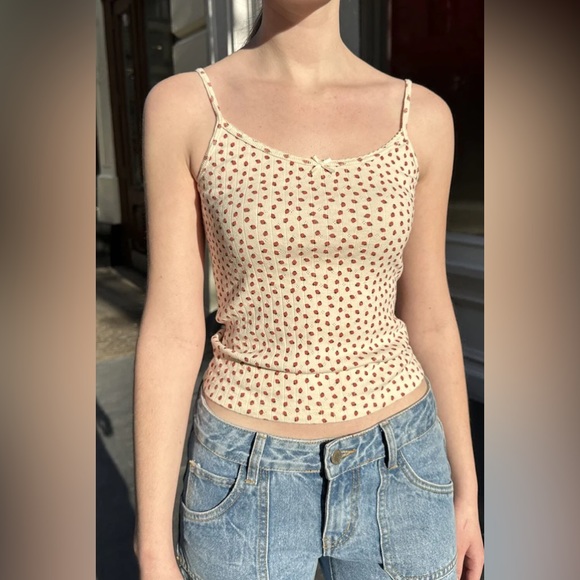 Brandy melville Skylar strawberry eyelet tank top - Picture 1 of 5